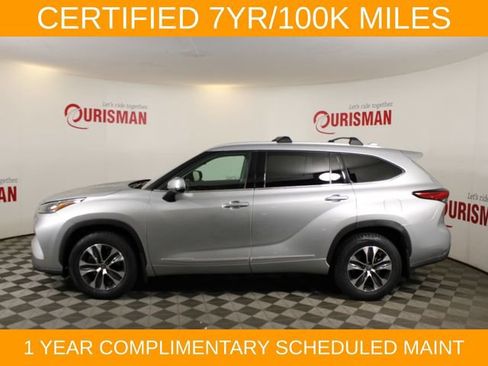 Used 2022 Toyota Highlander XLE AWD/4WD image 4