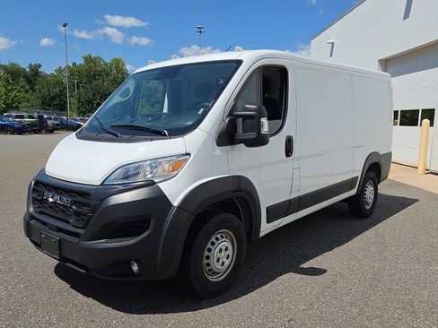 Used 2025 RAM ProMaster 2500 w/ Convenience Group FWD image 3