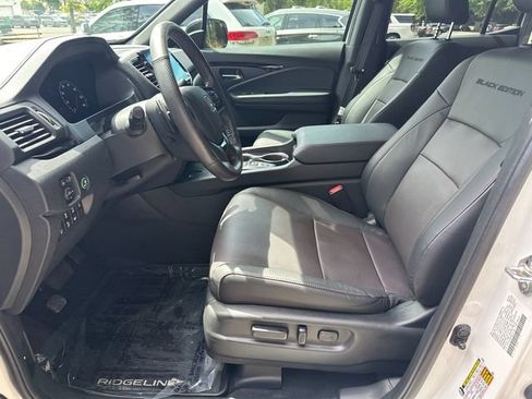 Used 2025 Honda Ridgeline Black Edition image 11