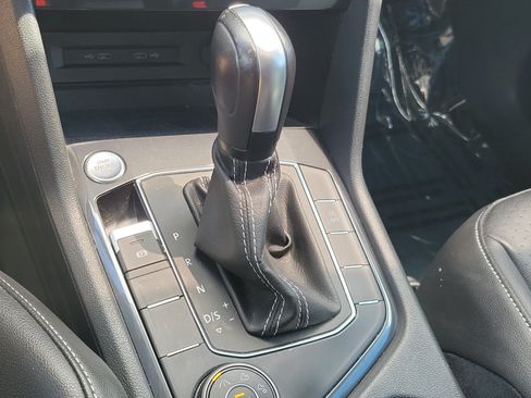 Used 2021 Volkswagen Tiguan SE AWD/4WD image 28
