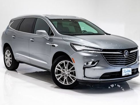Used 2023 Buick Enclave Essence w/ Experience Buick Package AWD/4WD image 5