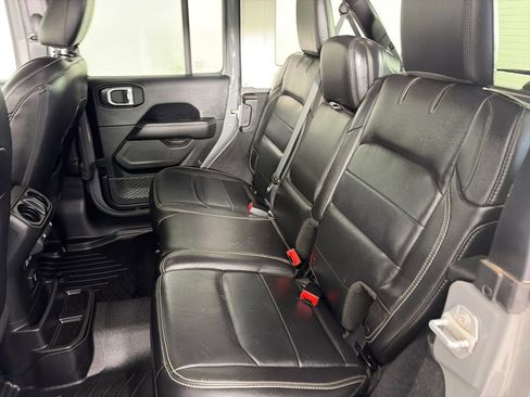Used 2018 Jeep Wrangler Unlimited Sahara w/ Cold Weather Group image 13