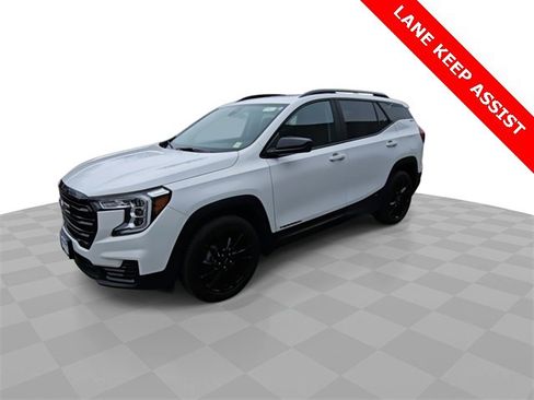 Certified 2023 GMC Terrain SLE w/ Driver Convenience Package image 4