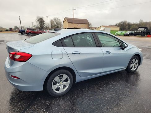 Used 2018 Chevrolet Cruze LS image 5