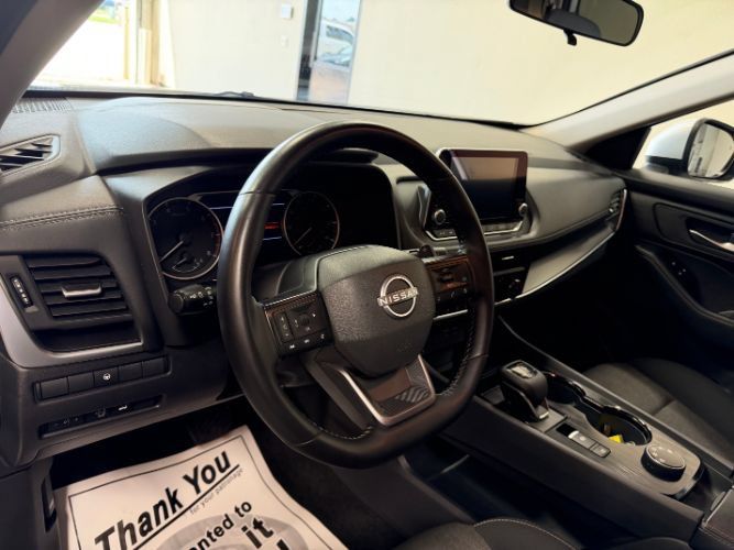 Used 2025 Nissan Rogue SV AWD/4WD image 13