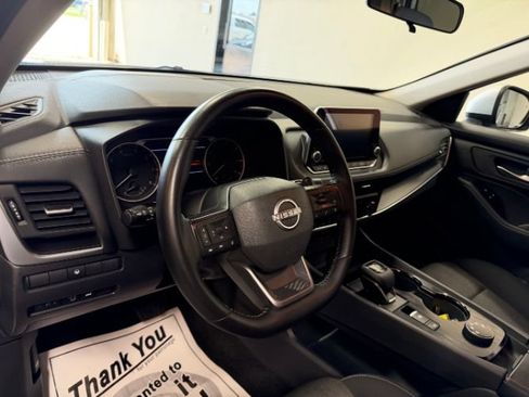 Used 2025 Nissan Rogue SV AWD/4WD image 13