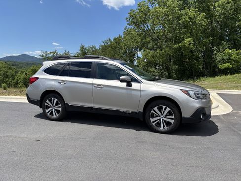 Used 2018 Subaru Outback 2.5i Limited AWD/4WD image 7