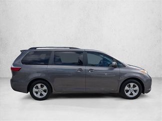 Used 2017 Toyota Sienna LE video 4