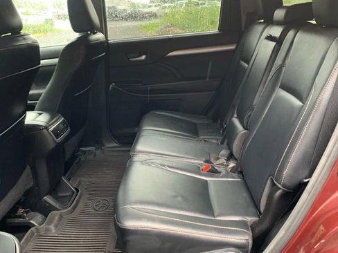 Used 2017 Toyota Highlander XLE AWD/4WD image 23