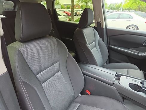 Certified 2025 Nissan Rogue SV FWD image 41
