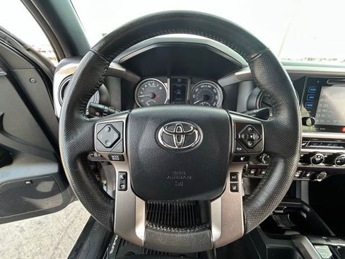Used 2018 Toyota Tacoma Limited image 9