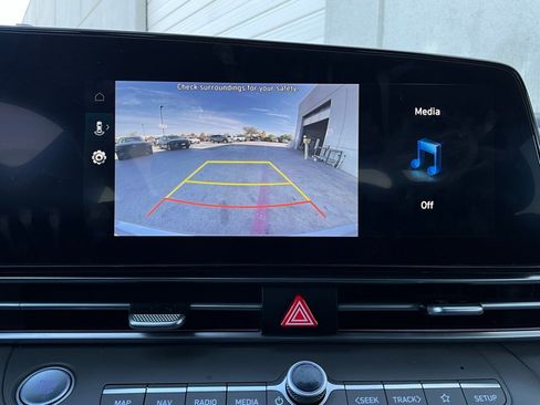 Used 2025 Hyundai Elantra SEL image 34