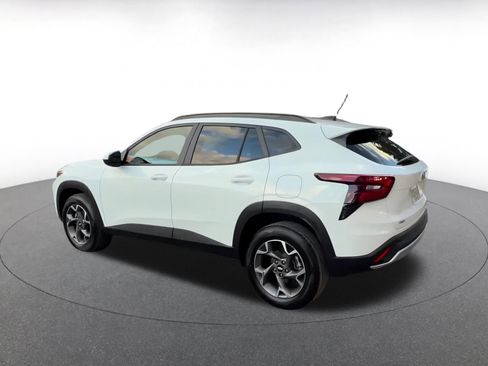 Used 2025 Chevrolet Trax LT image 10