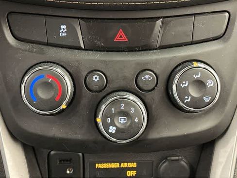 Used 2019 Chevrolet Trax LT w/ LT Convenience Package image 13