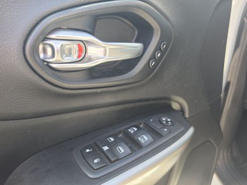 Used 2019 Jeep Cherokee High Altitude AWD/4WD image 15