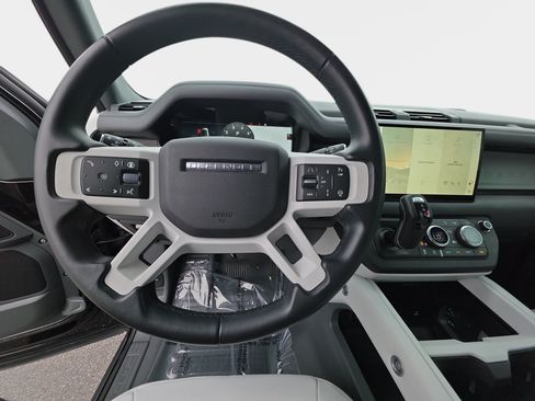 Certified 2025 Land Rover Defender 130 X-Dynamic SE AWD/4WD image 17