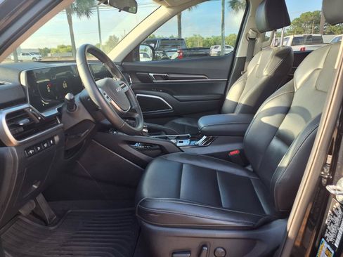 Used 2025 Kia Telluride S FWD image 25
