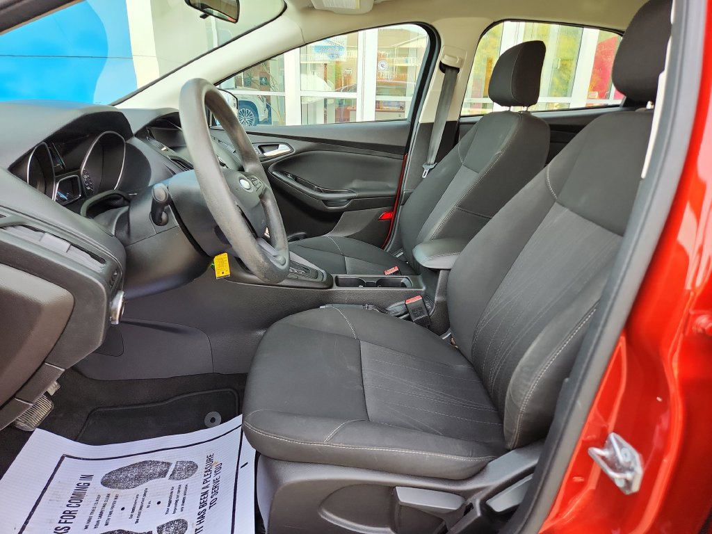 Used 2018 Ford Focus SE FWD image 14