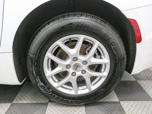 Used 2025 Chrysler Pacifica Select FWD image 15