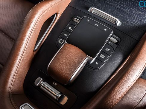 Used 2025 Mercedes-Benz GLS 450 4MATIC image 29