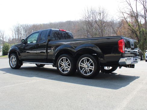 Used 2010 Nissan Frontier SE w/ SE Value Truck Pkg image 5