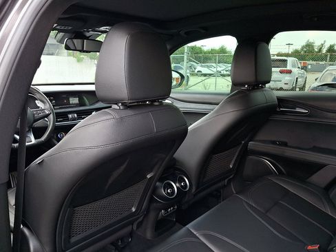 Used 2022 Alfa Romeo Stelvio Sprint image 21