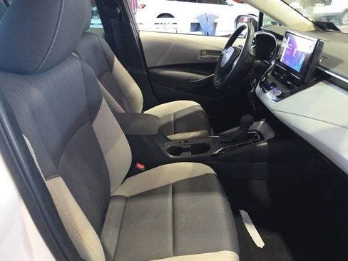 Used 2023 Toyota Corolla LE image 5