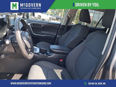 Used 2021 Toyota RAV4 LE AWD/4WD image 14