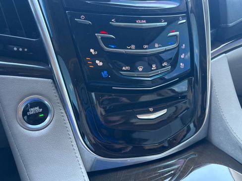 Used 2019 Cadillac Escalade Luxury image 22