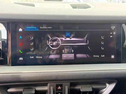 Used 2024 Porsche Cayenne image 35