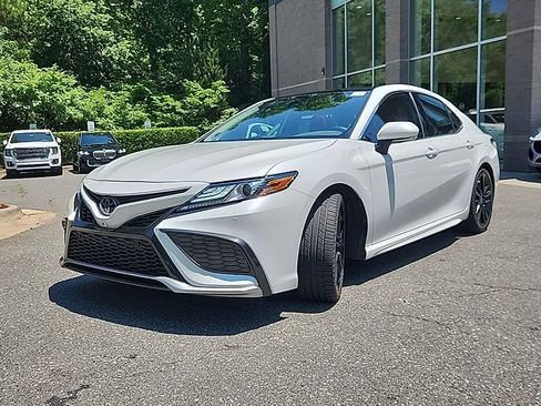 Used 2022 Toyota Camry XSE w/ Navigation Package FWD image 4