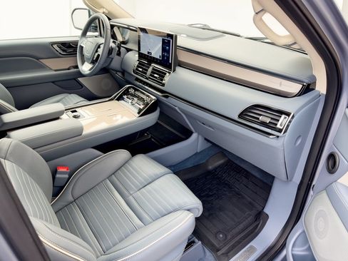 Used 2023 Lincoln Navigator Black Label AWD/4WD image 30