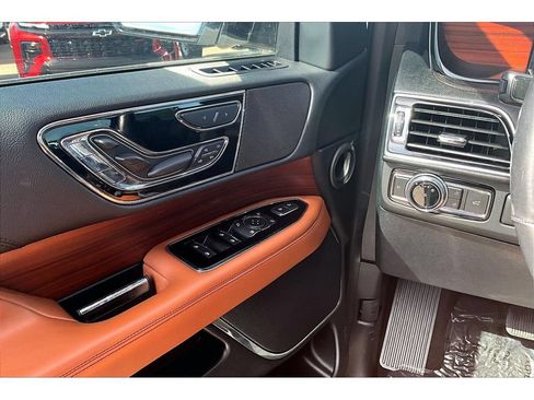 Used 2021 Lincoln Navigator Reserve AWD/4WD image 15