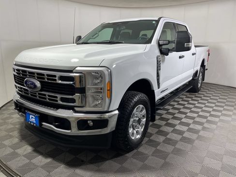 Used 2023 Ford F250 XLT w/ 360-Degree Camera Package AWD/4WD image 4