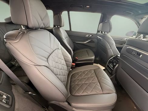 Used 2026 BMW X7 xDrive40i w/ M Sport Package AWD/4WD image 38