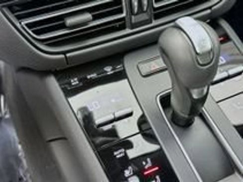 Certified 2026 Porsche Macan AWD/4WD image 14