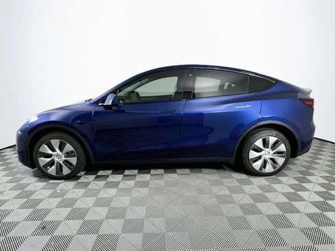 Used 2023 Tesla Model Y AWD image 3