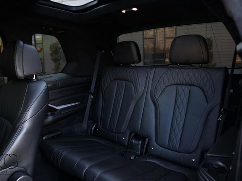 Used 2020 BMW X7 M50i w/ Dynamic Handling Package image 34