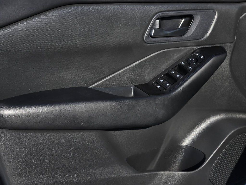 Certified 2025 Nissan Rogue S FWD image 17