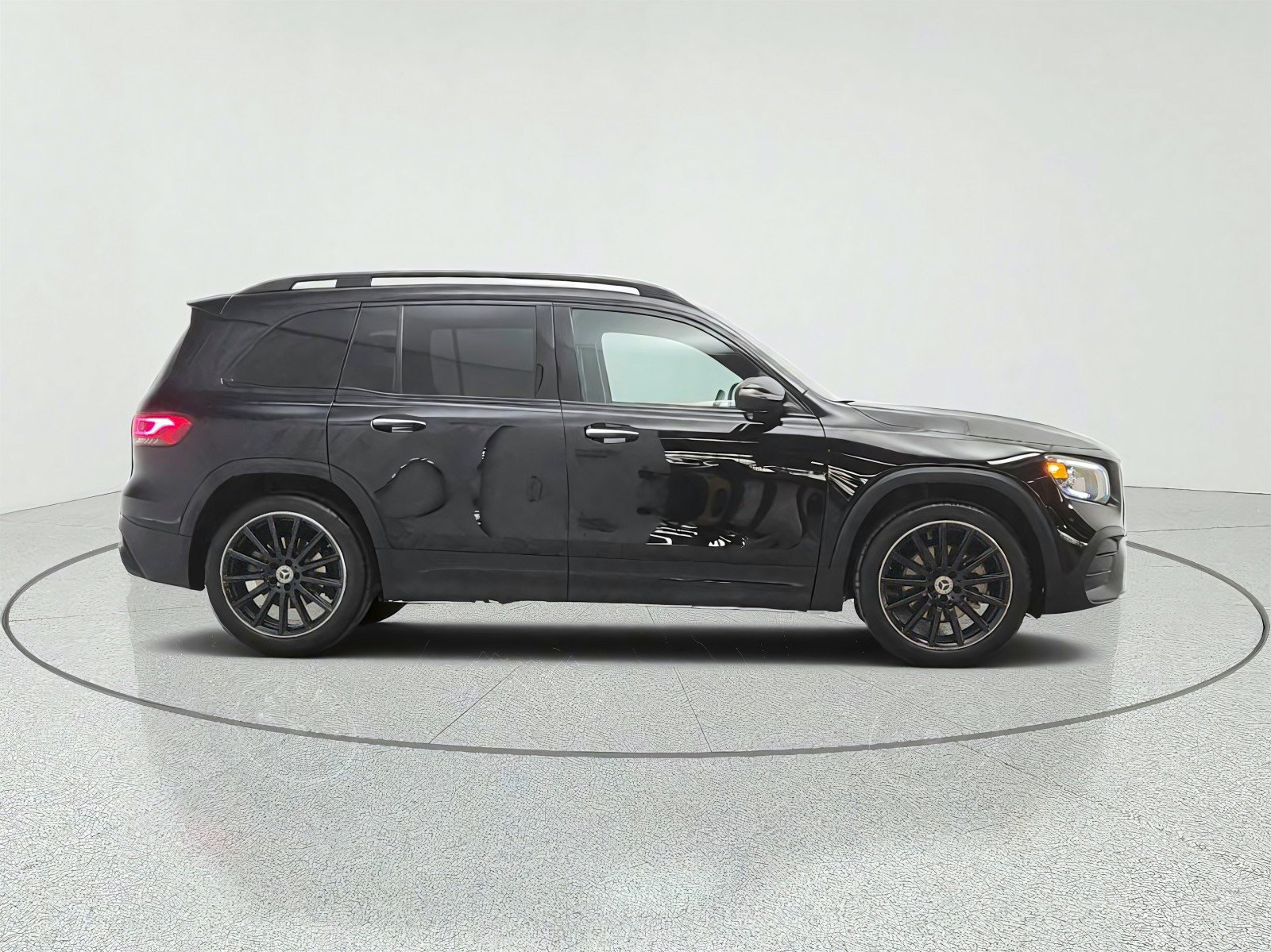 Used 2023 Mercedes-Benz GLB 250 image 4