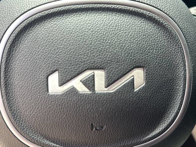 Certified 2024 Kia Carnival LX FWD image 22