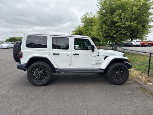 Used 2018 Jeep Wrangler Unlimited Sahara w/ Uconnect 4C Nav & Sound Group AWD/4WD image 7