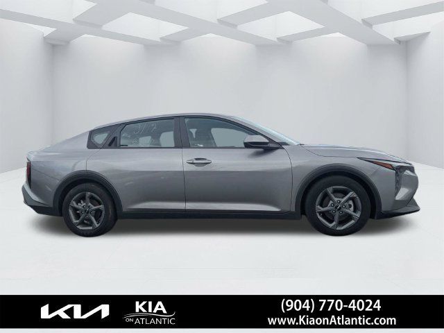 Used 2025 Kia K4 FWD image 2
