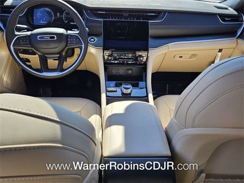 New 2025 Jeep Grand Cherokee Limited image 8