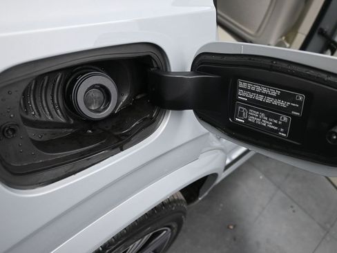 Certified 2024 Volvo XC90 T8 Plus w/ Protection Package Premier image 18