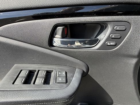 Used 2019 Honda Pilot Touring image 14