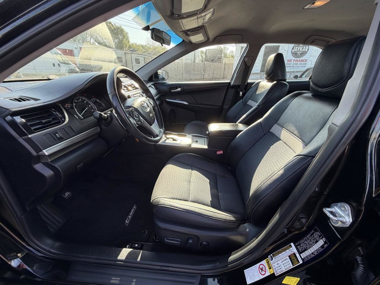 Used 2012 Toyota Camry SE FWD image 12