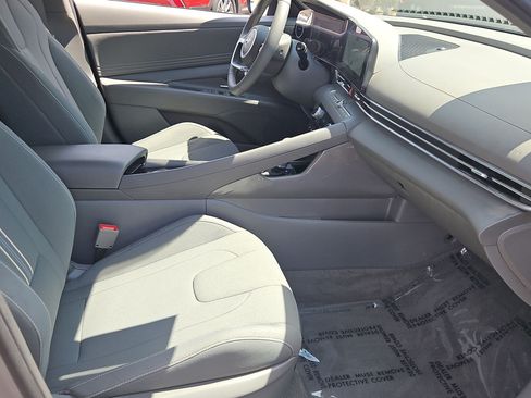 Used 2023 Hyundai Elantra SEL w/ Convenience Package FWD image 25