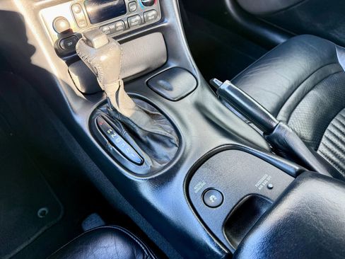 Used 2001 Chevrolet Corvette Convertible w/ Preferred Equipment Group2 image 25