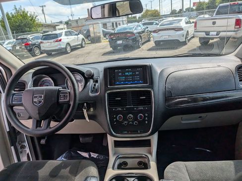 Used 2016 Dodge Grand Caravan SXT FWD image 14